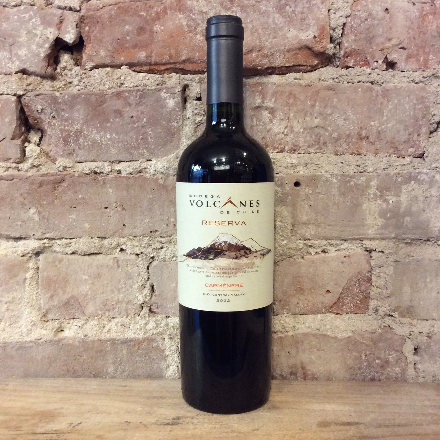 Bodega Volcanes de Chile Reserva Carmenere 2022 750mL