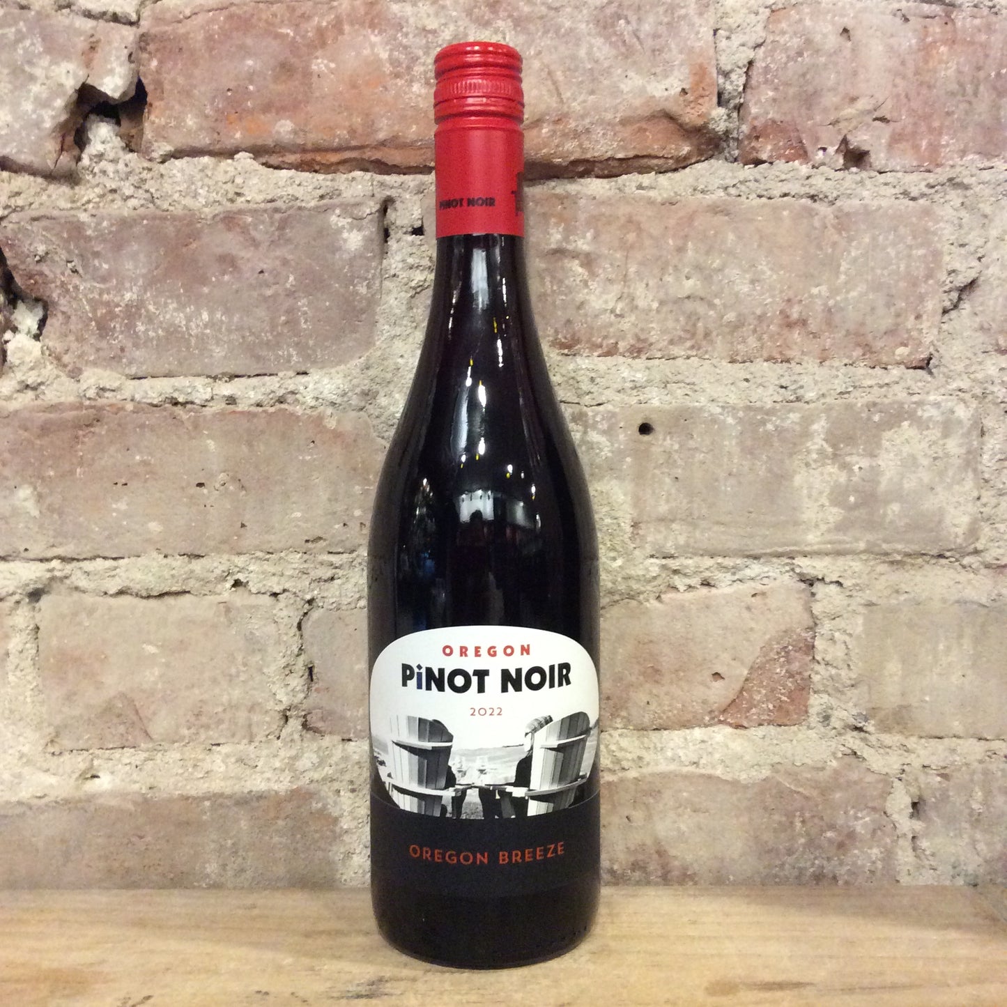 Oregon Breeze Pinot Noir 2022 750mL