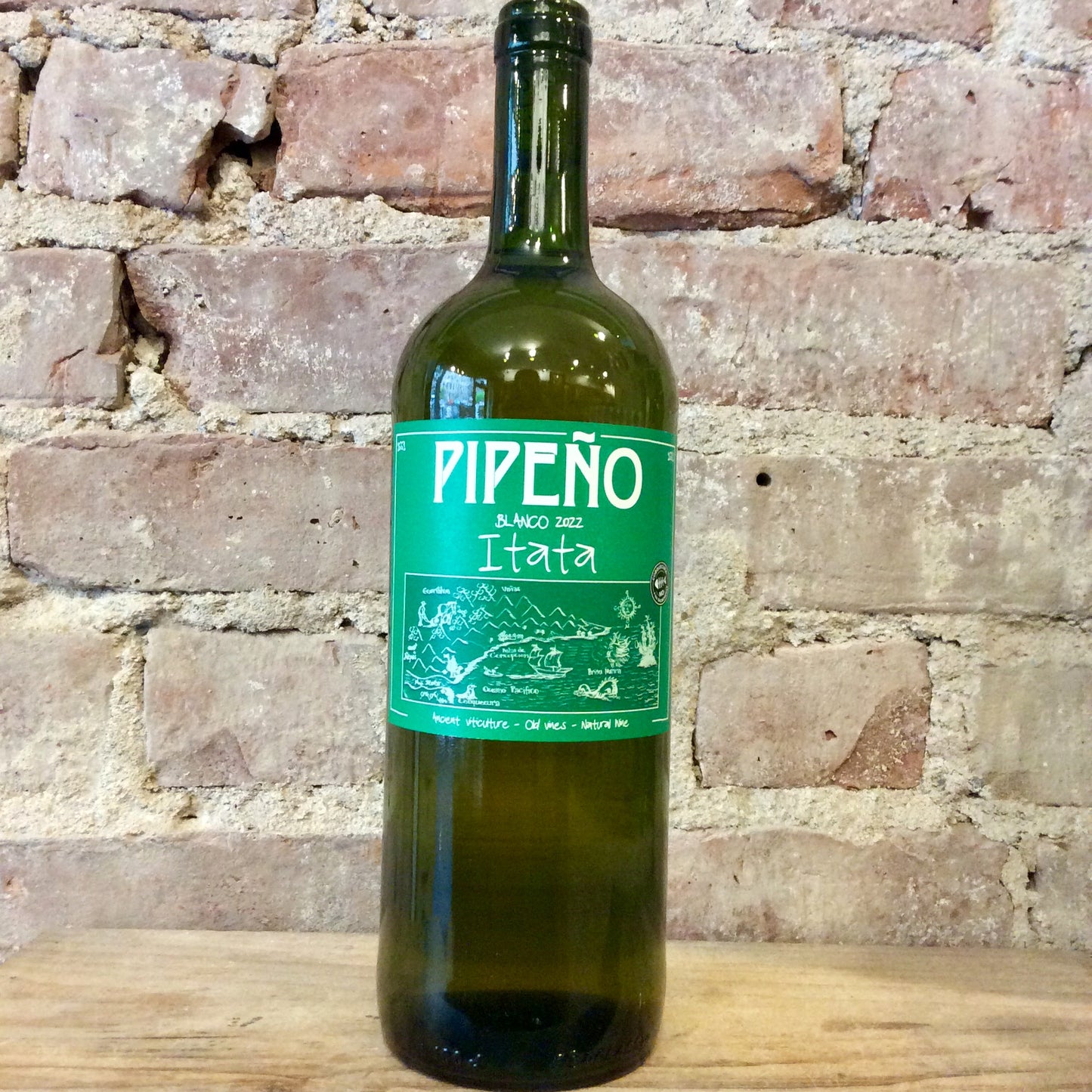 A Los Vinateros Bravos Pipeno Blanco Valle del Itata 2022 750mL