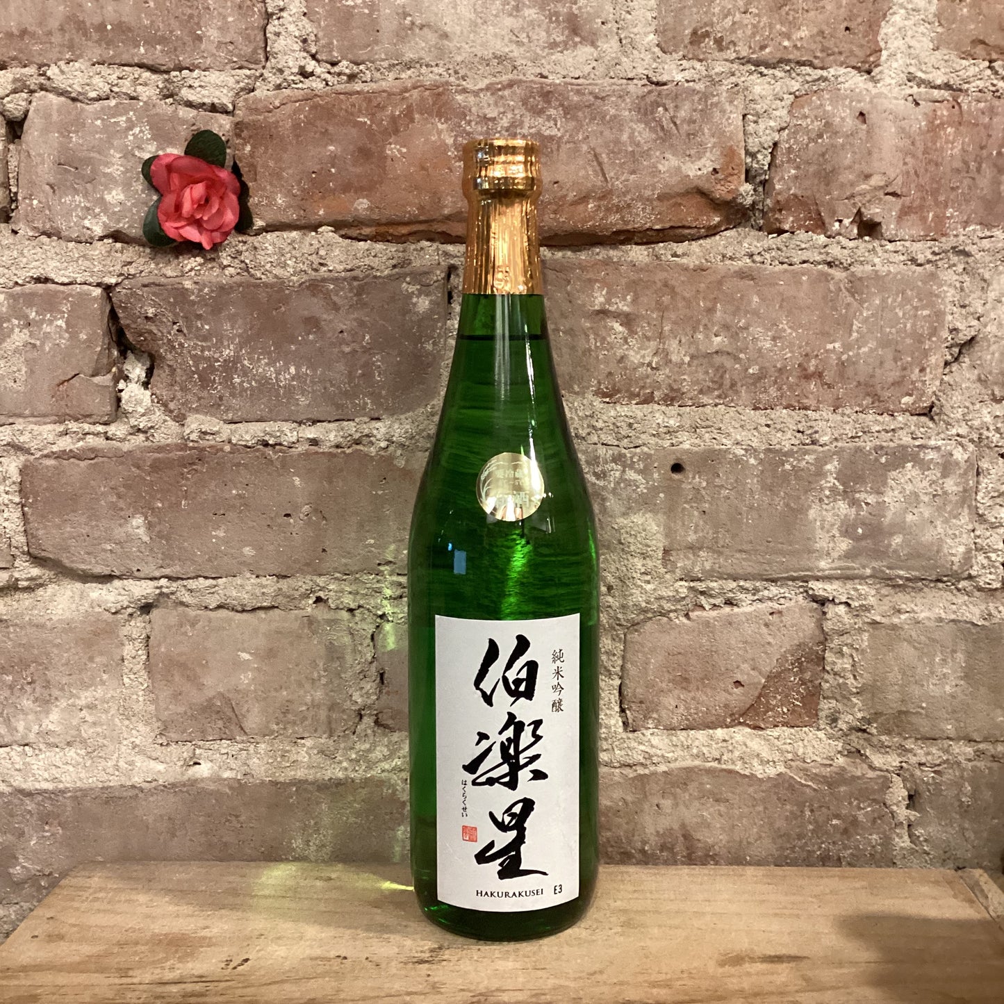 Hakurakusei The Connoisseur Junmai Ginjo Sake 720mL
