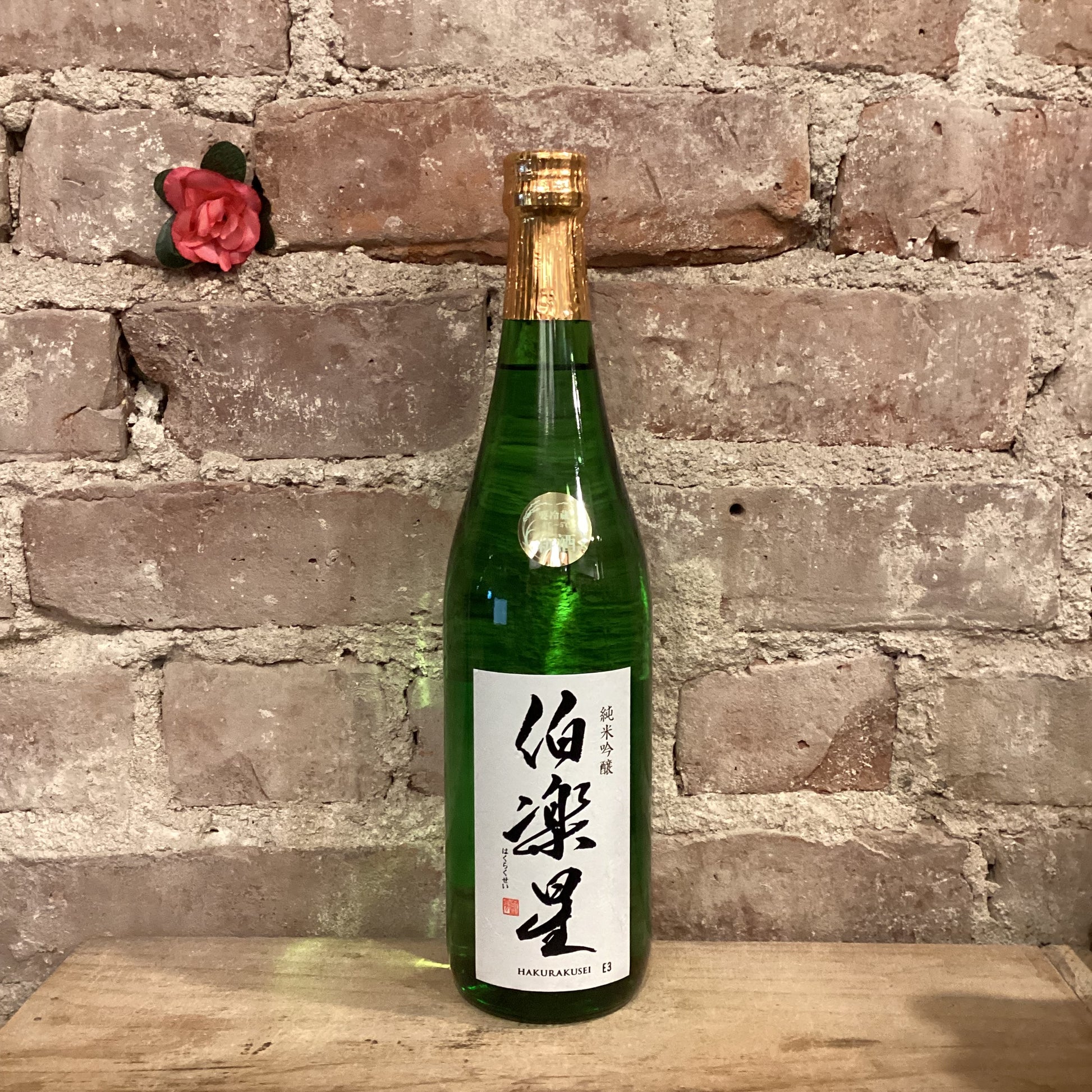 Hakurakusei The Connoisseur Junmai Ginjo Sake 720mL